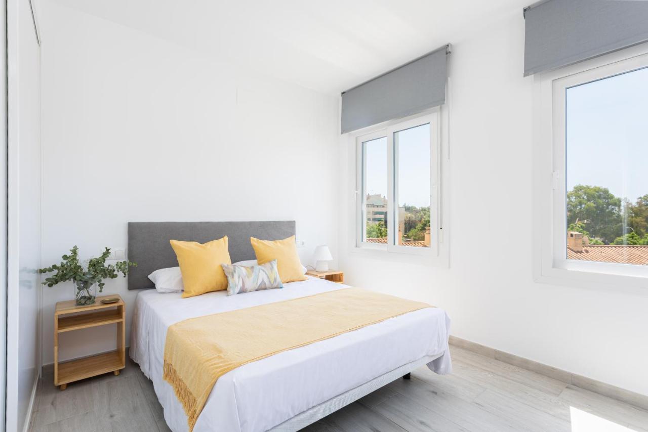 Apartamentos La Pelusa Malaga Exterior photo